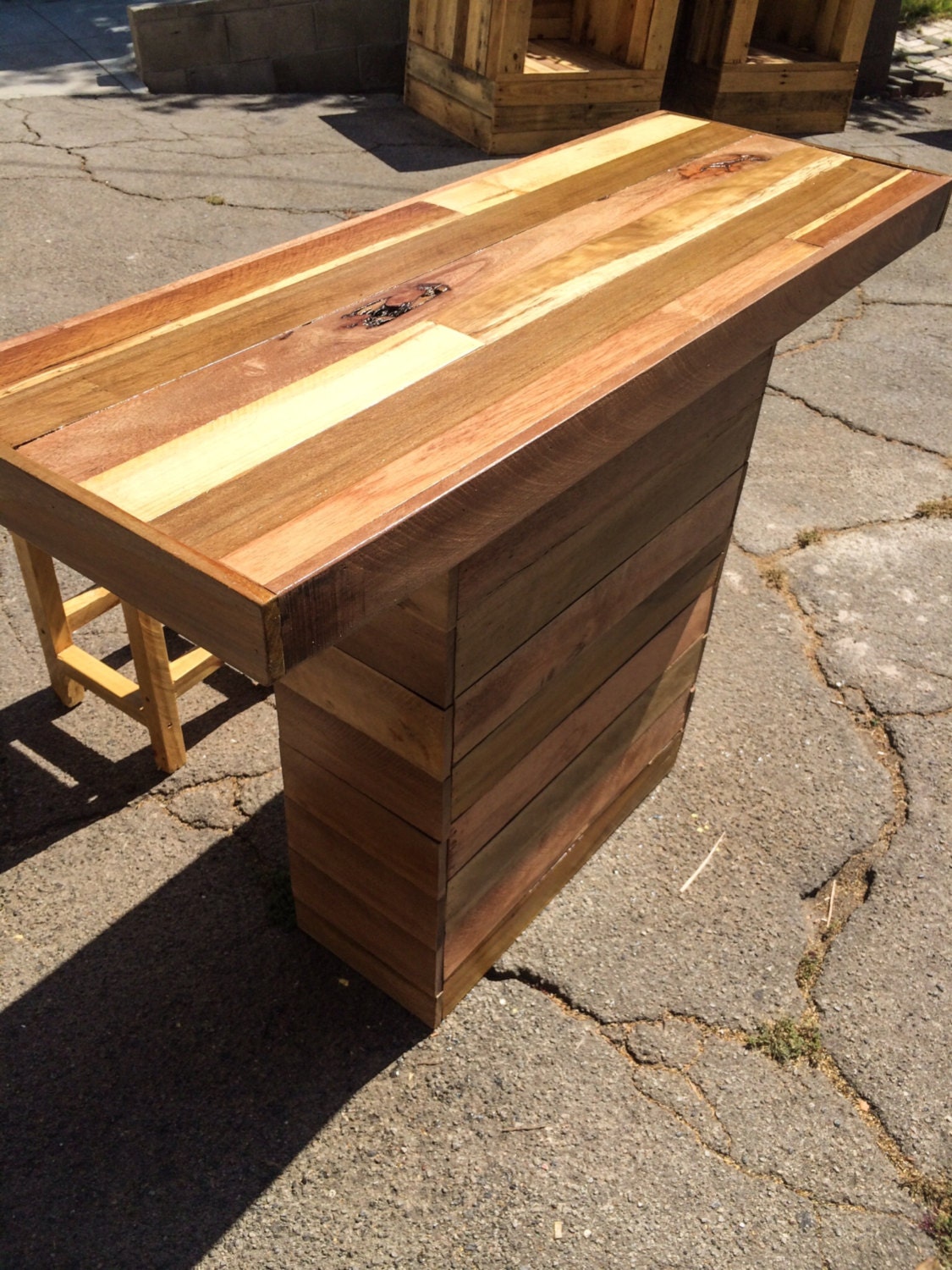 Reclaimed rustic Kitchen island / Bar This Design is a great