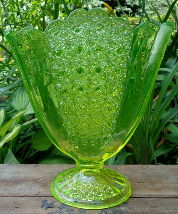 Fenton Vaseline Glass Daisy And Button No 1900 Fan Vase 1937 2811