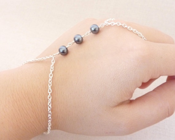 Silver Chain Slave Bracelet, Ring Bracelet with Black Pearl Beads
