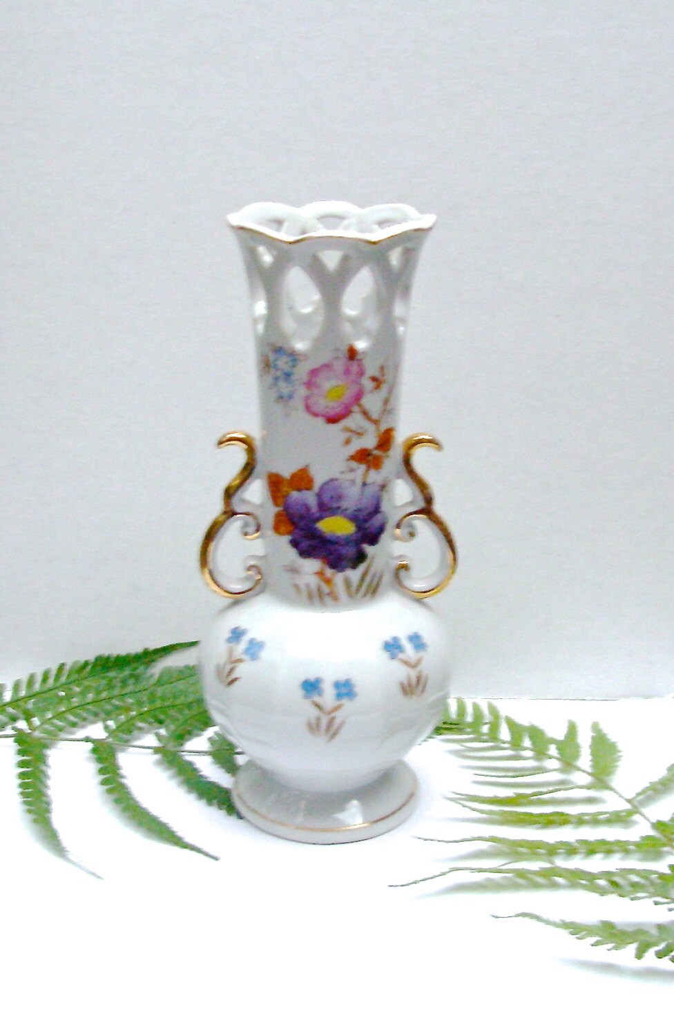 Vintage Occupied Japan Vase china with floral design and