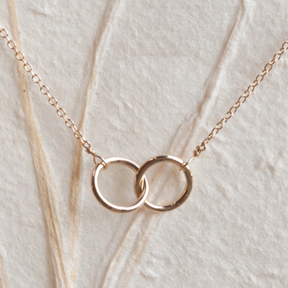 Ineinander verschlungene Ringe Goldkette 14K Gold gefüllt Ineinander verschlungene Ringe Goldkette 14K Gold gefüllt