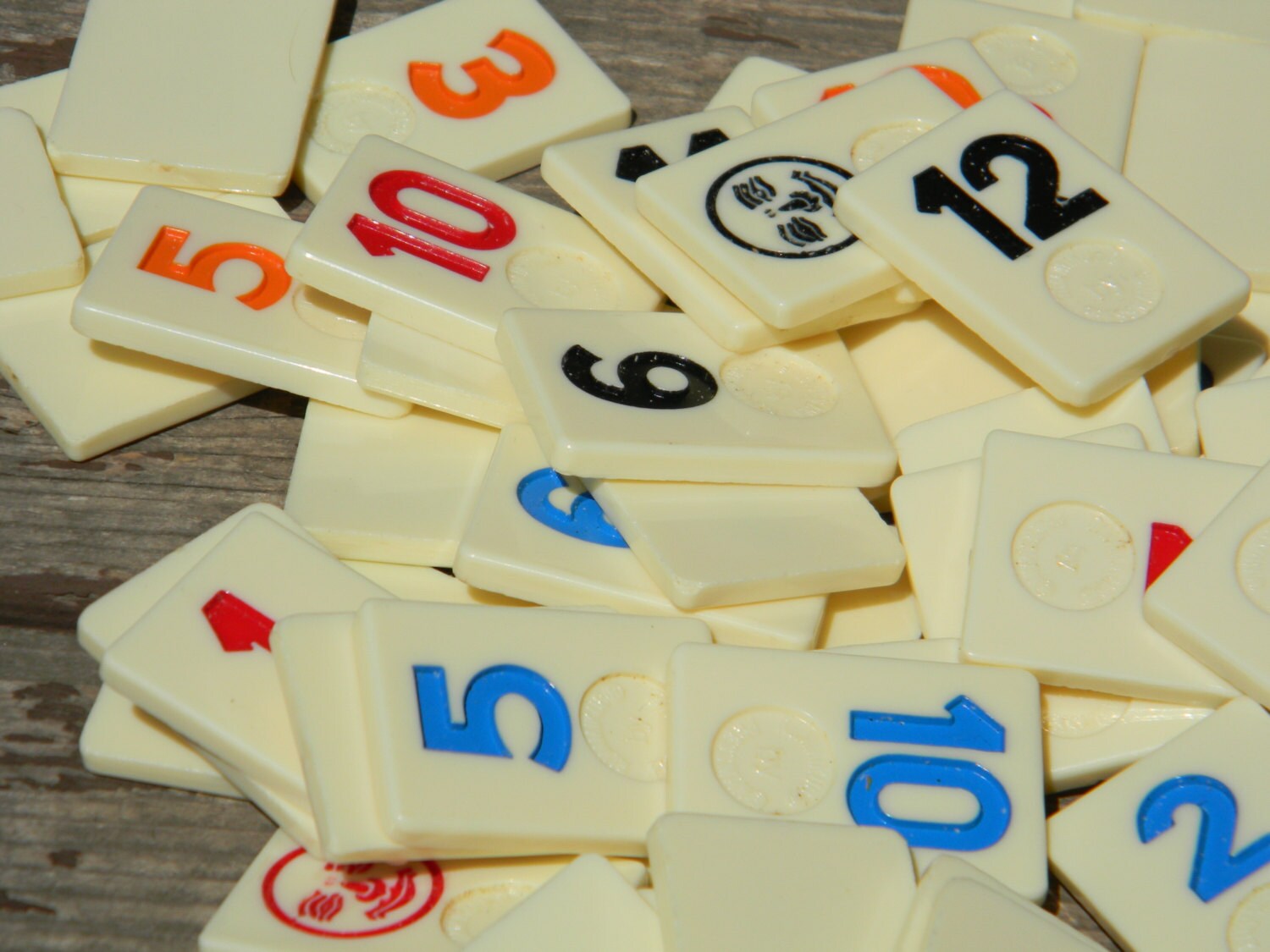 Rummikub tiles four colors numbers 113