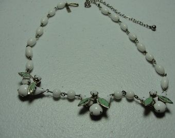 Vintage milkglass necklace