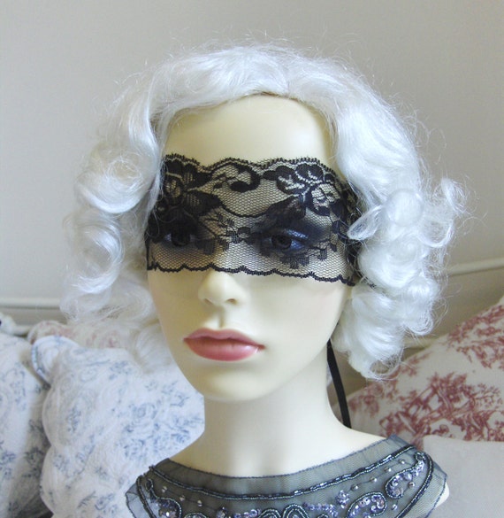 Black lace masquerade mask veil. by talulahblue on Etsy
