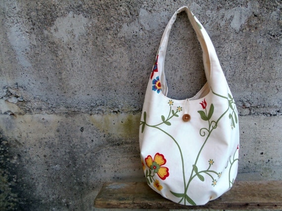 Floral bucket bag in cream - rustic hobo bag with flowers in upcycled and organic materials. Spring bag