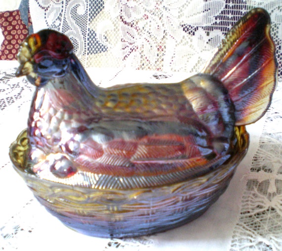 Vintage Hen on Nest Two Tone Color