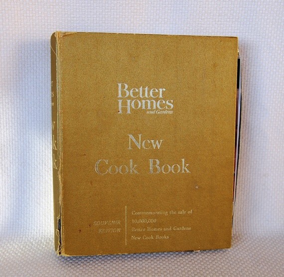 Vintage Better Homes and Gardens GOLD Souvenir Edition New