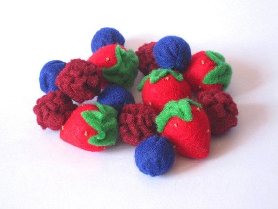Felt Food Berry set (strawberry raspberry blueberry) eco friendly children's pretend play food for toy kitchen, felt strawberry