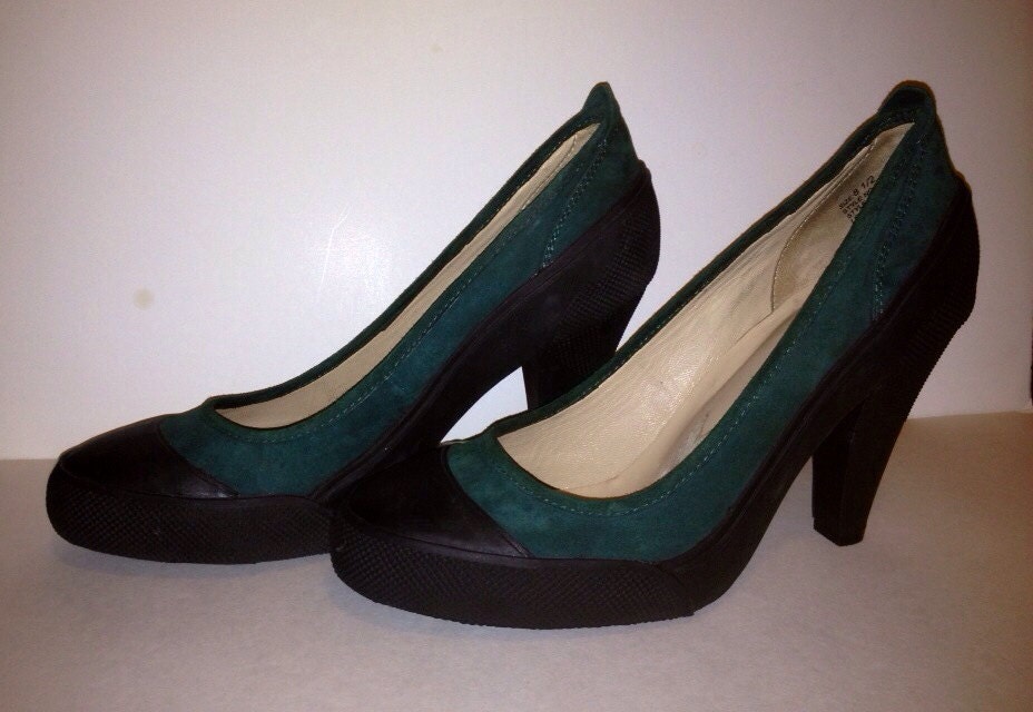 Hunter Green Rubber Sole DKNY Shoes â€“ 8.5