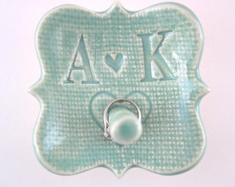 Engagement ring holder