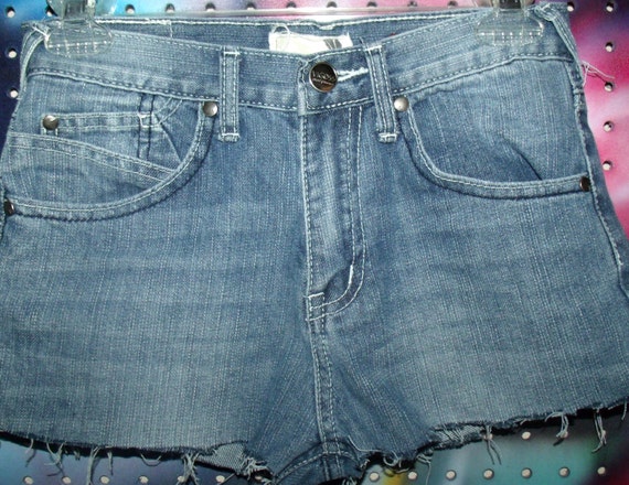 how womens mid rise shorts 3 0