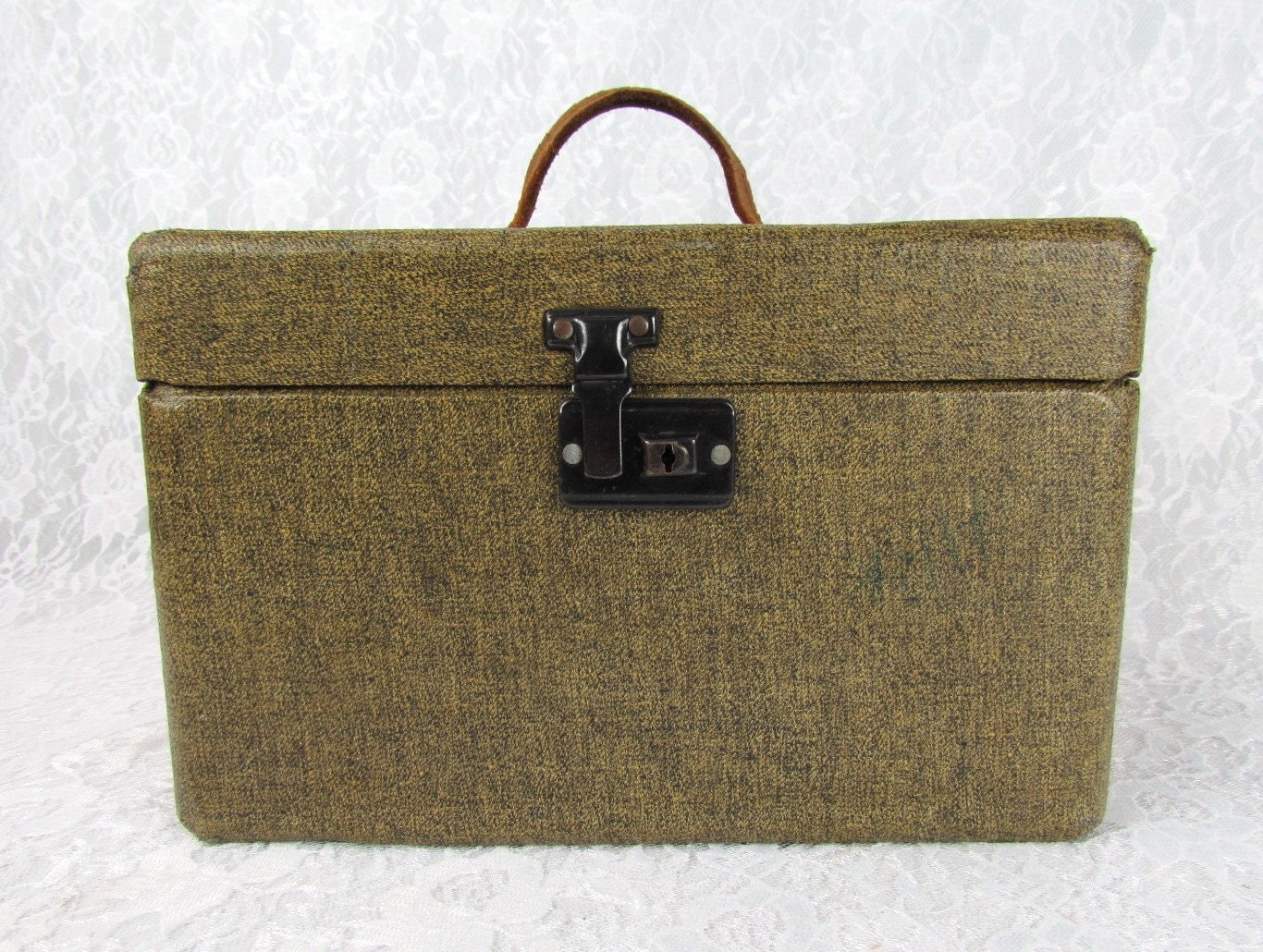 Small Vintage Suitcase 29