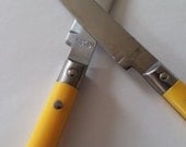 On Sale Vintage Yellow Plastic Steak Knives Stainless Taiwan online Vintage vintage knife accessories picnic plastic On Sale Vintage Yellow Plastic Steak Knives Stainless Taiwan online Vintage vintage knife accessories picnic plastic