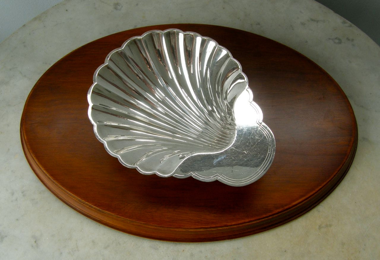 SILVERPLATE SHELL DISH Clam Shell Shape Three Bun by OnceUpnTym