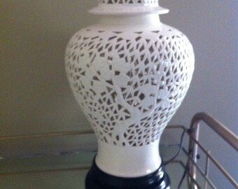 Vintage blanc de chine lamp