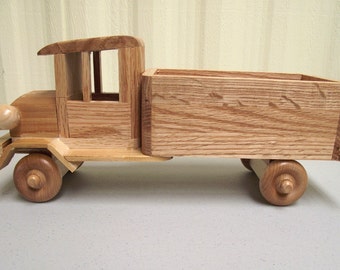 Classic Old Fashioned Truck Eco-friendly Reclaimed Wood Wooden Toy Car for Children Natural Unpainted