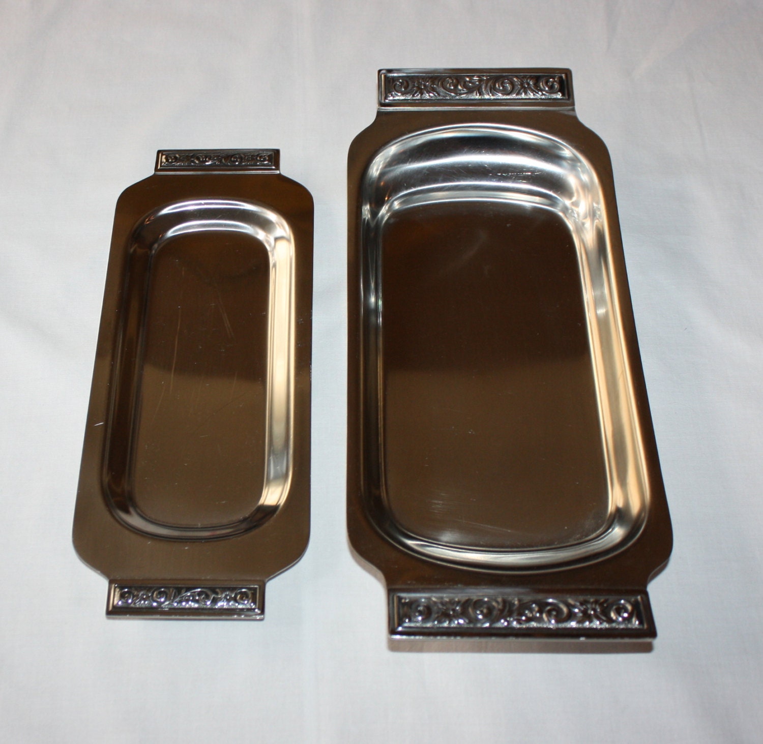 Vintage Pair Of Mid Century Decorator Stainless Serving Trays Floral   Il Fullxfull.522977249 95eq 