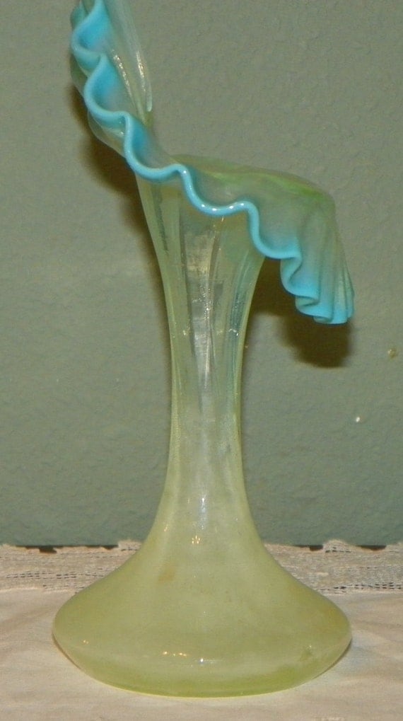 Victorian Glass Vaseline Opalescent Jack In Pulpit Vase Pulled 4627