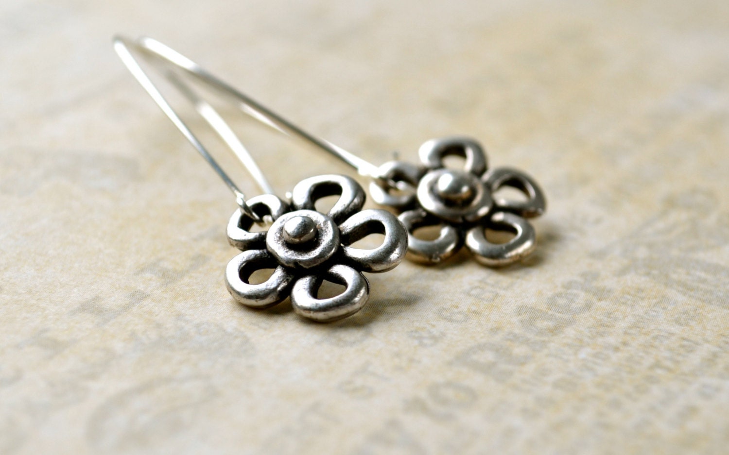 Silver Daisy Earrings Flower Earrings Metal by Phoebedreams