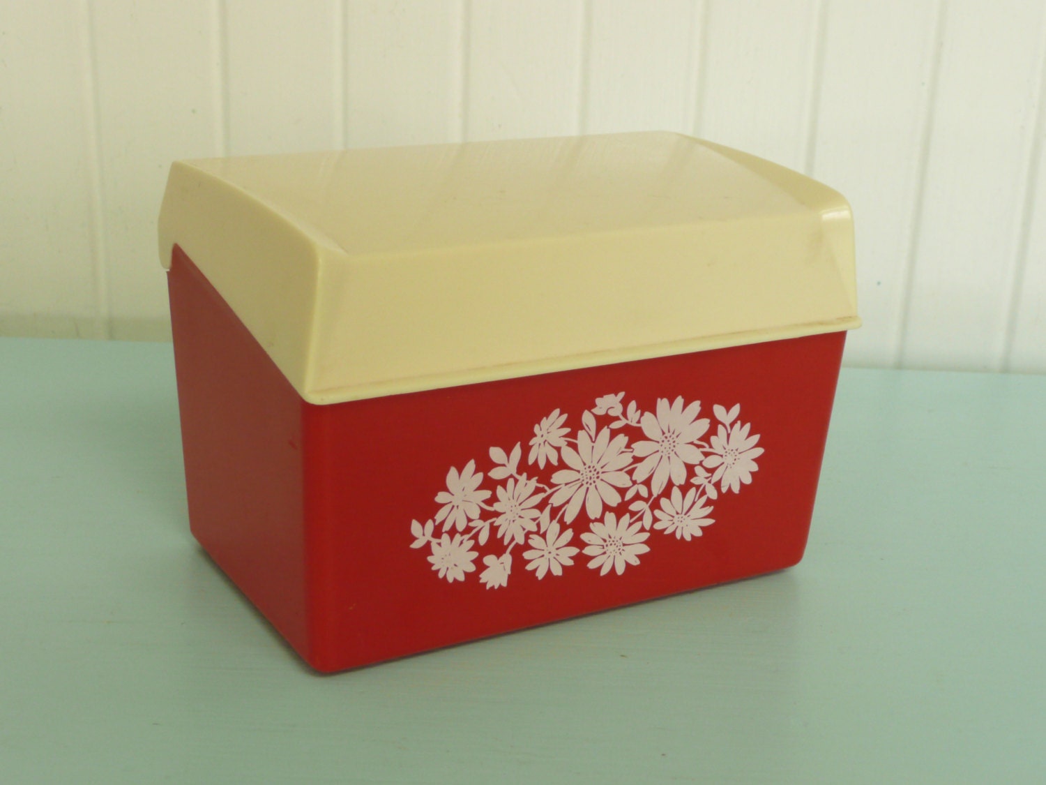 NICE Vintage Red Plastic Recipe File Box with White Flower
