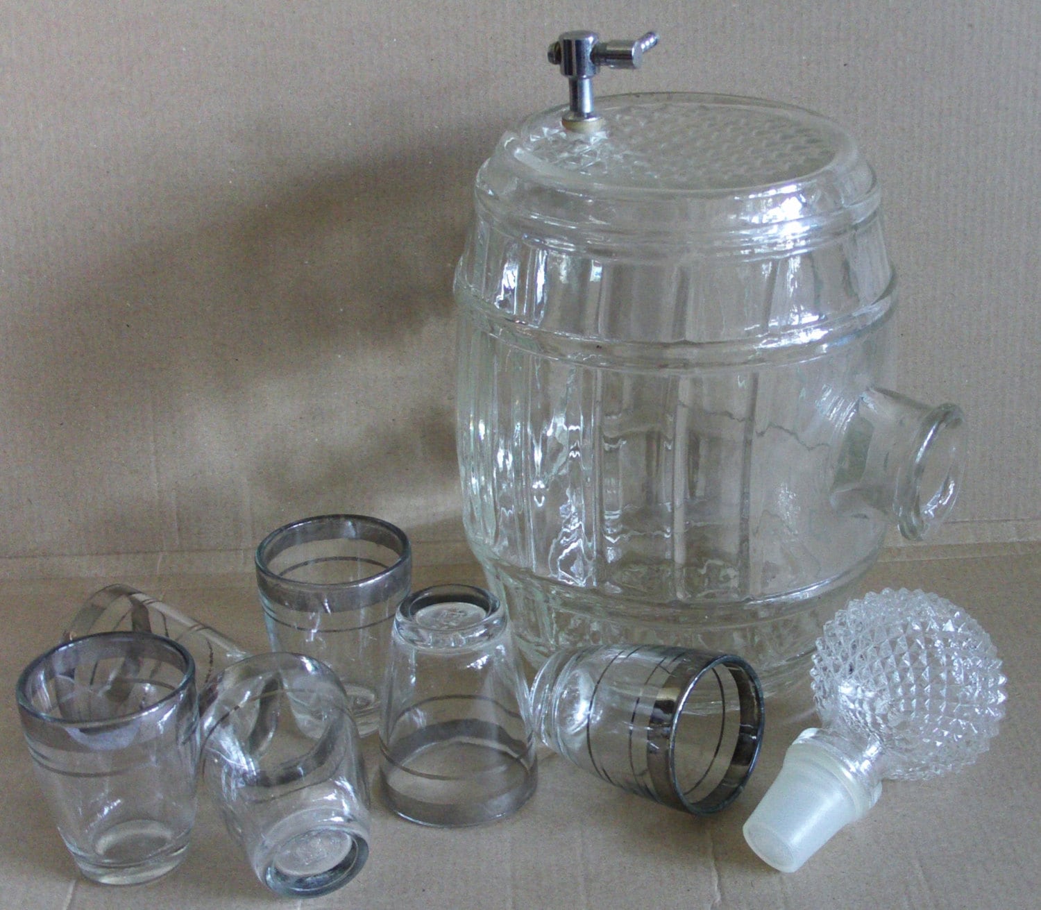 Glass wine keg with tap unique vintage cask stopper & 6 cup