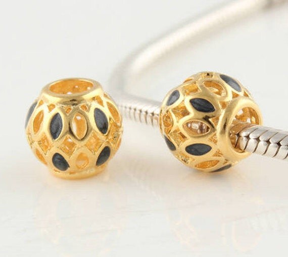 Charm gold. Pandora Шармы золото. Пандора Шарм змея золото. Золотые шарики Пандора. Шарм pandora золото змея.