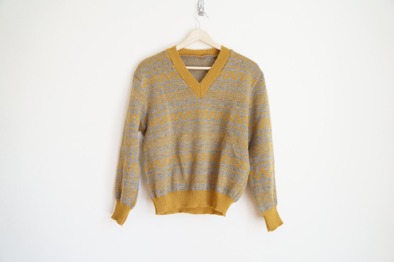 Vintage 1970s Jumper / Vintage 70s Sweater / by ValleyDollsVintage