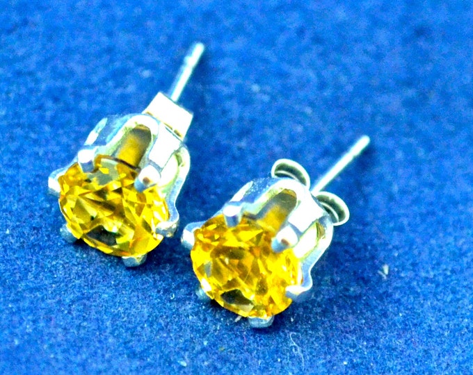 Citrine Stud Earrings, 6mm Round, Natural, Set in Sterling Silver E564