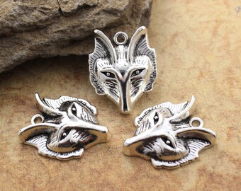 5 Wolf Charms Wolf Head Charm Wolf Pendants Antiqued Silver Tone 23 x 28mm