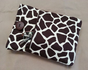 Kindle, Kindle Touch or Kindle Paperwhite Cover. Brown and tan giraffe print lined padded case, sleeve, pouch.