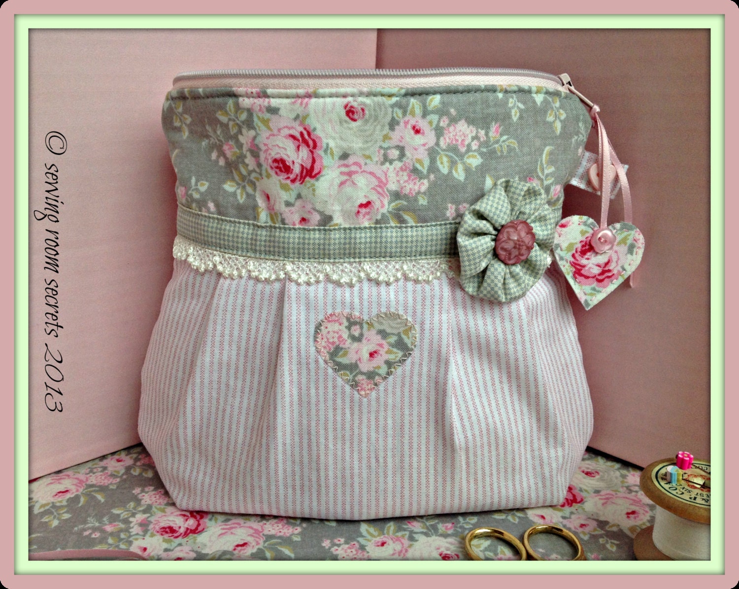 tutorial style sewing pattern for shabby chic cosmetics bag tutorial style sewing pattern for shabby chic cosmetics bag