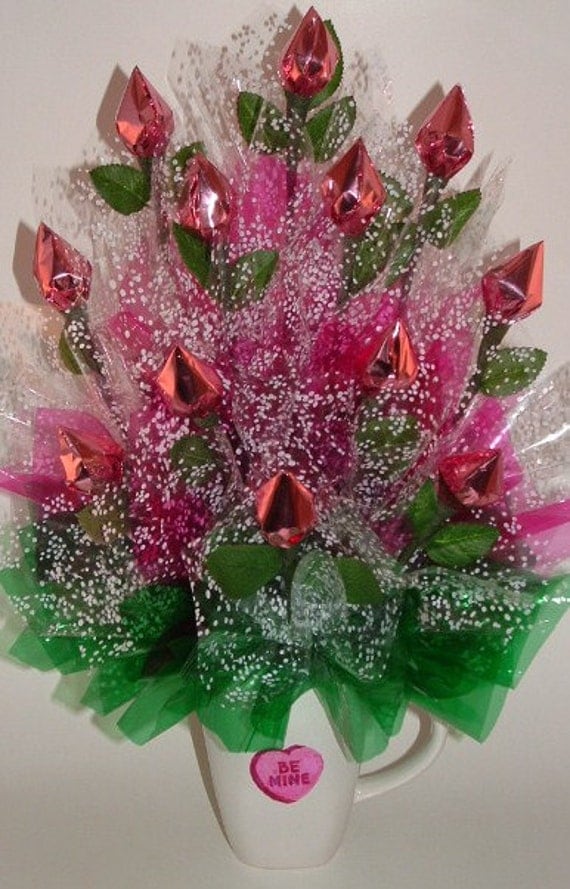18 Candy Kiss Chocolate & Caramel Arranged ROSES by CandyFlorist