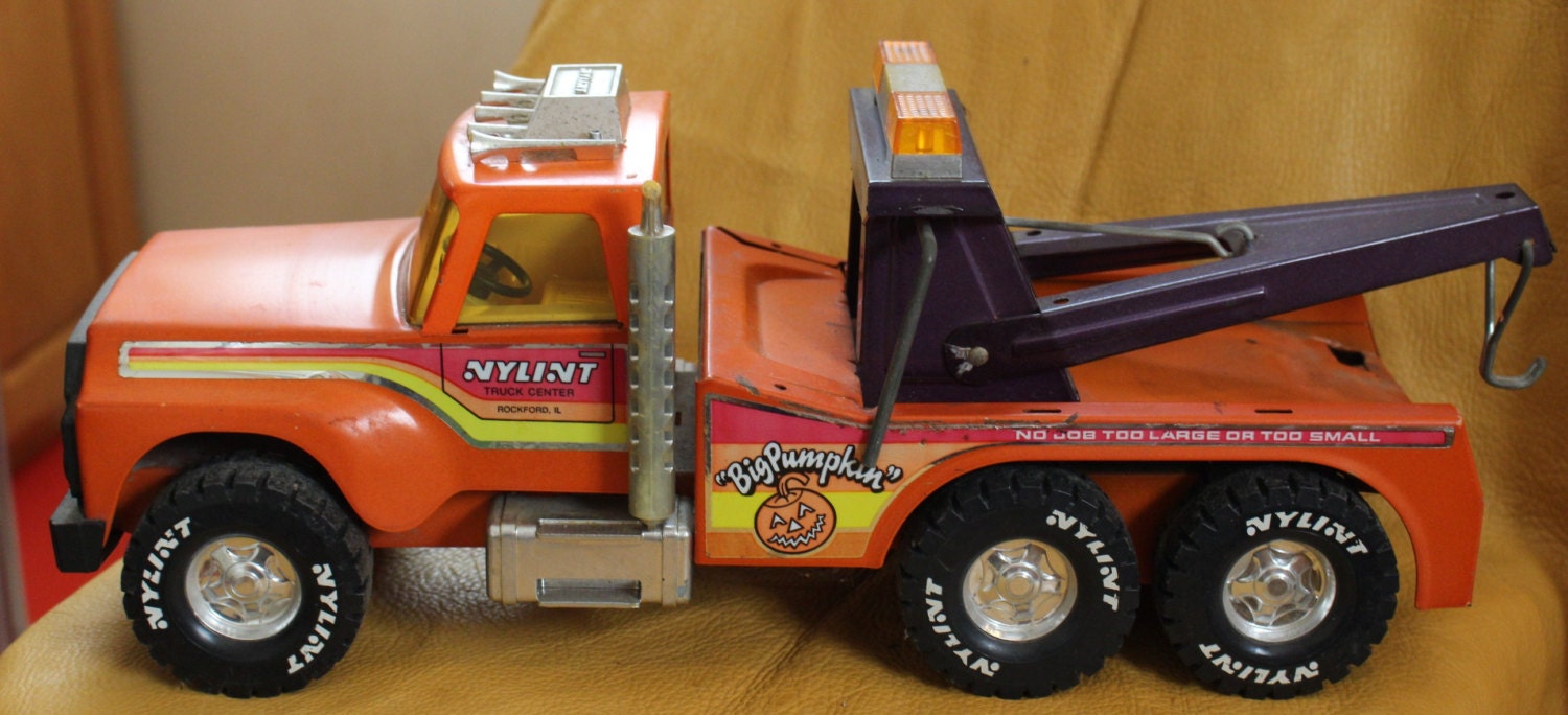 nylint big pumpkin tow truck