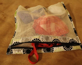 Black, green and grey circle print mesh laundry/lingerie/delicate bag