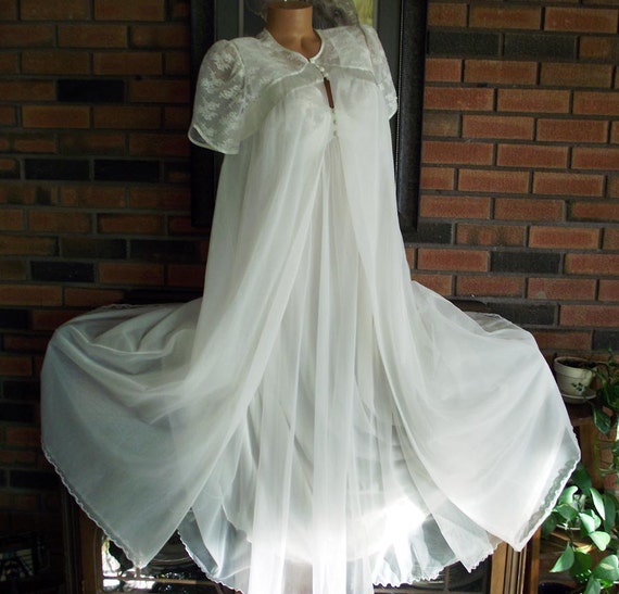 White Chiffon Vintage Peignoir Set So Soft, Beautiful Figure Flattering ...