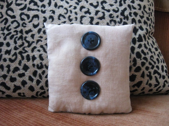 Three Button Pillow, OFG, FAAP