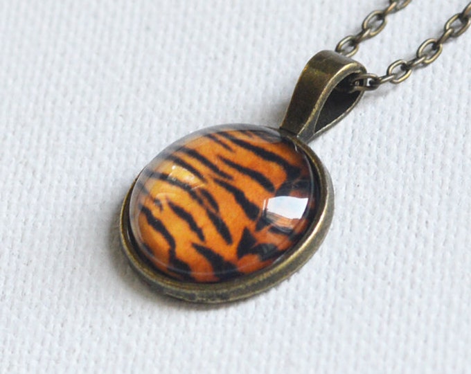 ANIMAL PRINT Pendant metal brass depicting fashionable tiger skin, Safari, Glamour, Style, Brown, Orange