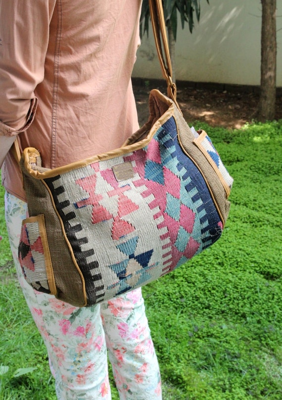Kilim Bag, 90 yr old Genuine Turkish Kilim Holdall Bag, Kilim Bag, Carpet Bag, Wool Bag, Tribal Totally Handcrafted, Handmade, Exclusive Bag
