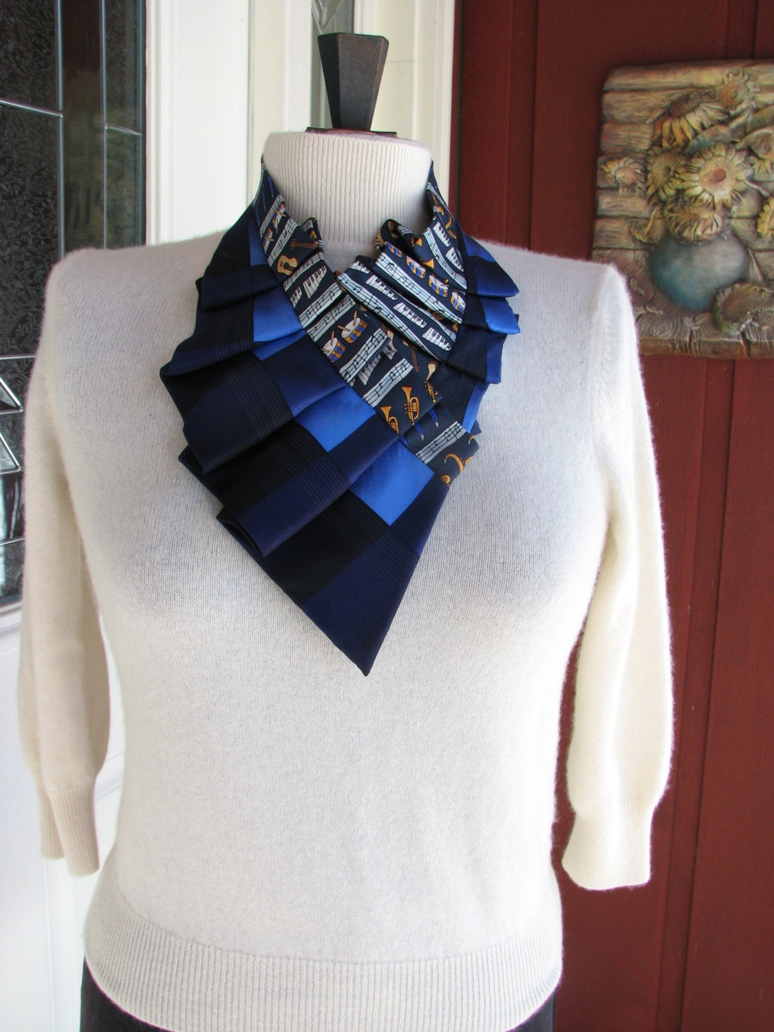 necktie collar
