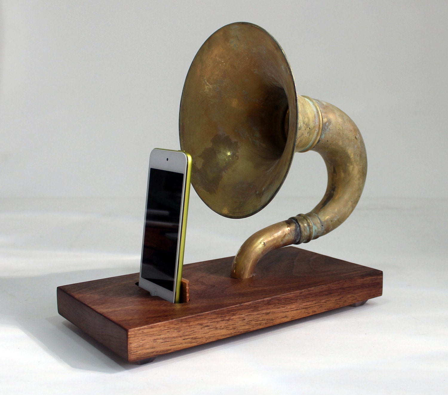 The HornAPhone iHorn Large Brass Acoustic Speaker