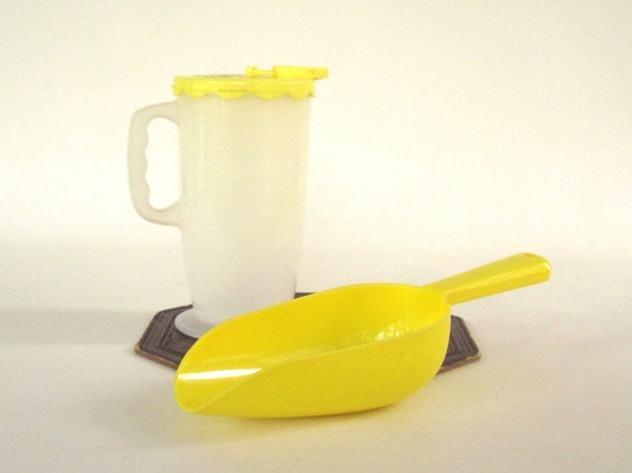 Yellow Plastic Flour Scoop 1 Cup & Small Pitchers Turquoise