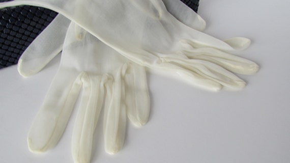 Ladies Dress Gloves Past Wrist Length Gloves For Summer - 1950s Ivory ...