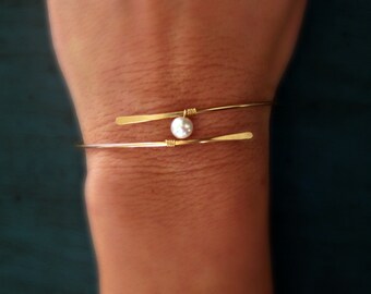 Gold Pearl Bangle, Wedding Bracelet, Bridesmaid Bracelet, Mother of the Bride Gift, Bridal Jewelry, Floating Pearl Modern Wedding Jewelry