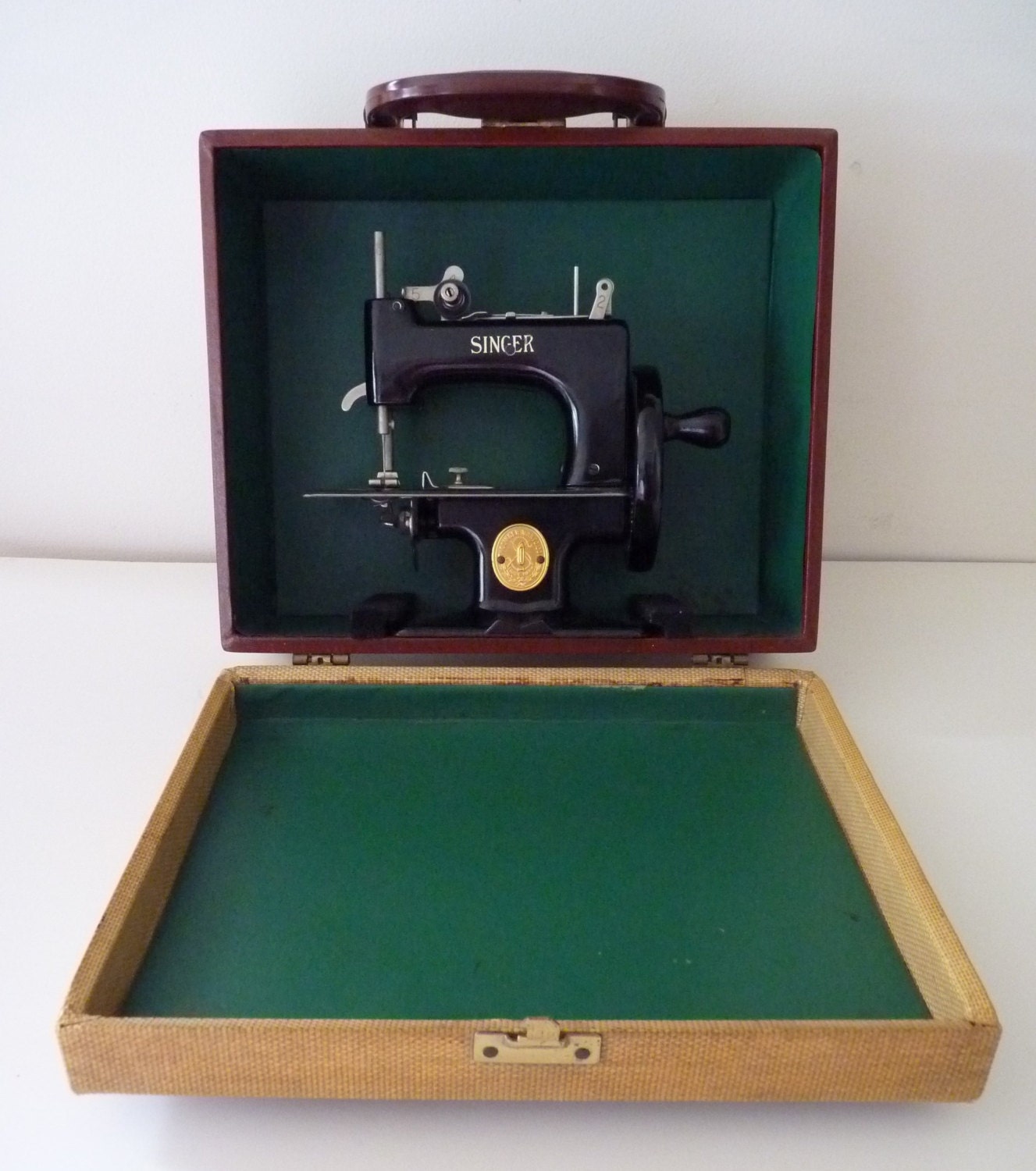 Singer Sewing Machine 2010 with Case & Instructions