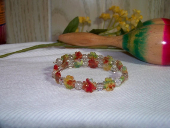 Bracelet - Green & Red Glass Flowers, Clear Crackle Glass, Memory Wire