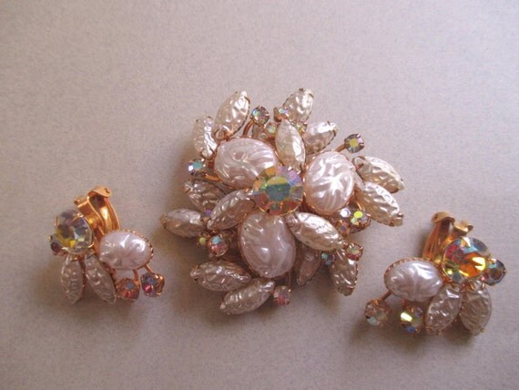 Rhinestone Brooch Pin Vintage Gorgeous Beau Jewels Signed