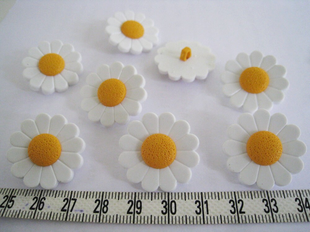 15pcs of Daisy Button White Flower with Yellow by buzzybeeshop