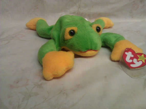 Retired TY Beanie Baby Smoochy the Frog With Tag