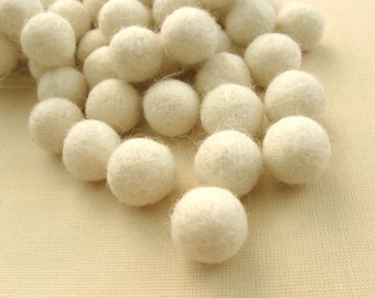 Felt Balls Ivory - 20 Pure Wool Beads 15mm - Off white Shade - (W204B)