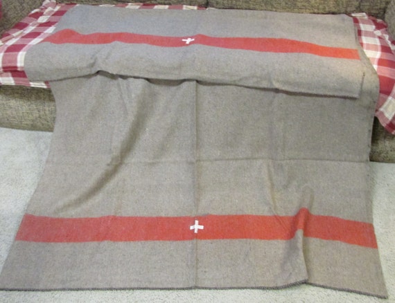 Us Army Surplus >> Wool Swiss style army surplus blanket grey brown with red Us Army Surplus >> Wool Swiss style army surplus blanket grey brown with red